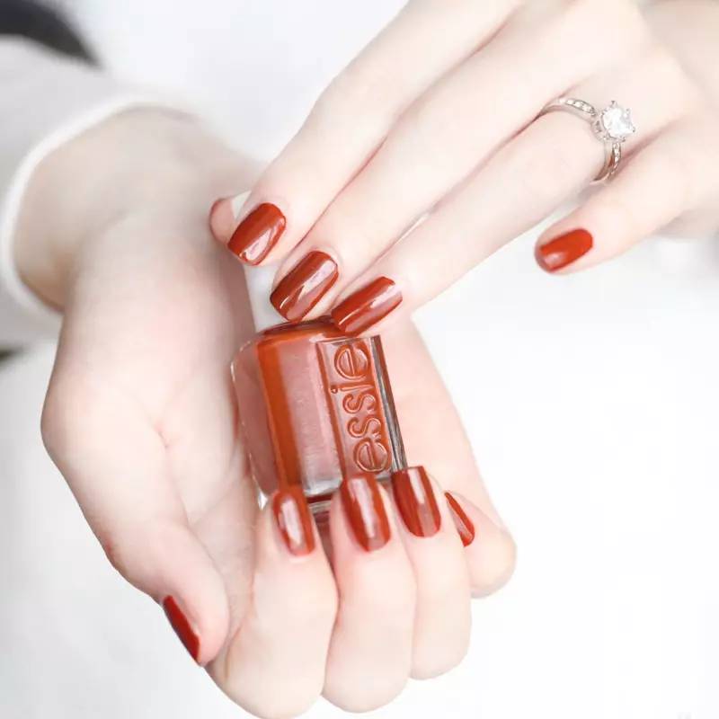 今年夏天指甲油,今年夏天流行什么颜色指甲油