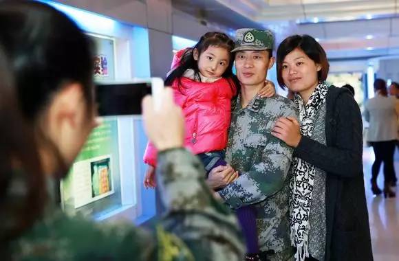 军旅歌曲老爸,军旅老爸歌曲