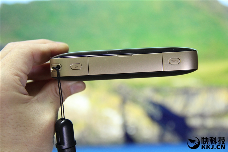 华为随行wifi3优缺点,华为移动路由器和随行wifi3哪个好