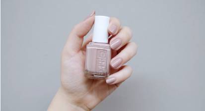 今年夏天指甲油,今年夏天流行什么颜色指甲油