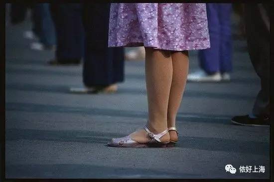 笑岔气！这些大牌单品原来上海人早就穿过……阿拉姆妈才是时尚先锋！