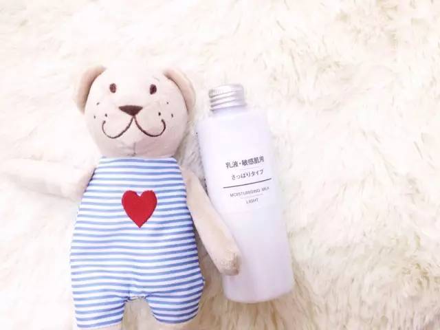 有什么实用的夏日不脱妆小妙招,夏日不脱妆技巧油皮