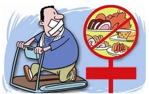 他吹了一夜风扇脚趾就肿得比山核桃还大夏天防暑也要注意健康