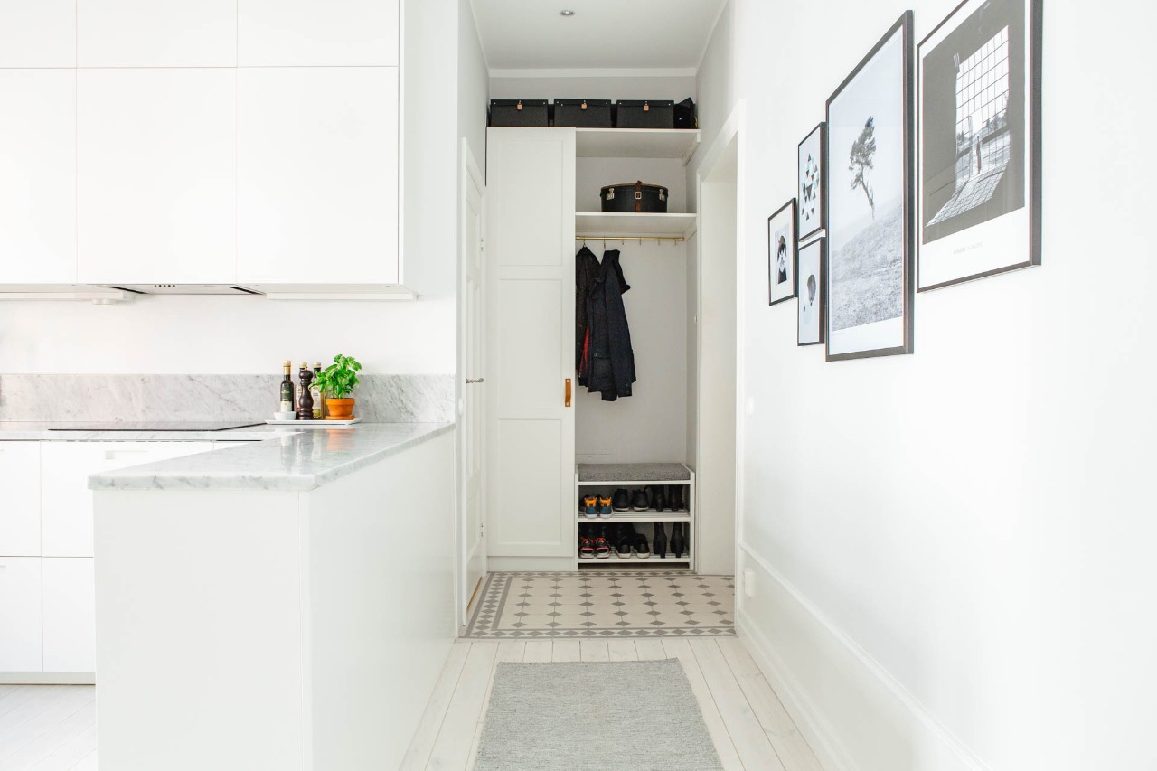 一家三口住一间小房布置,一家三口住三房一厅怎么布置房间