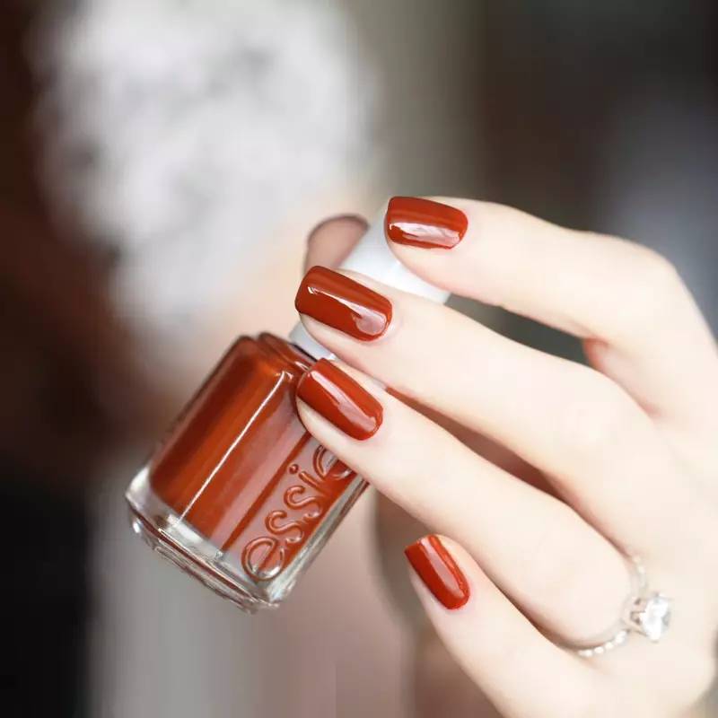 今年夏天指甲油,今年夏天流行什么颜色指甲油