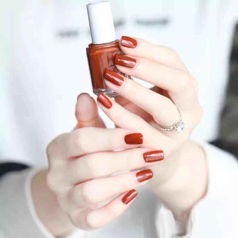 今年夏天指甲油,今年夏天流行什么颜色指甲油