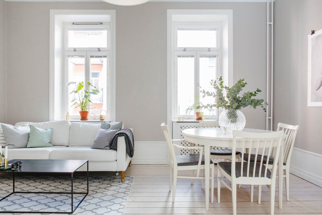 一家三口住一间小房布置,一家三口住三房一厅怎么布置房间