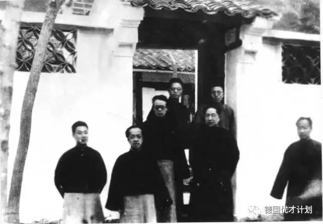 位于穷乡僻壤,入学难度却堪比清华北大,这所100年前的乡村中学,居然秒杀现在的所有大学!
