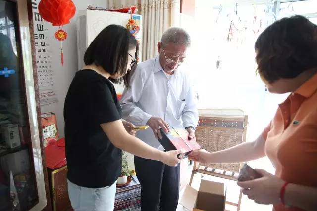 中国烟标收藏第一人,曾经的老烟民收藏的烟标