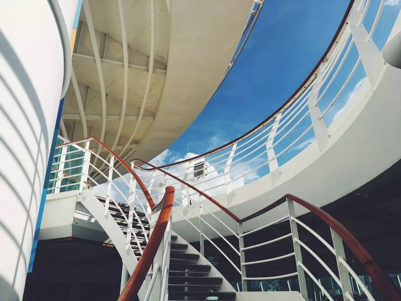 一日远方｜登上豪华游轮，完美假期就交给它吧