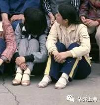 笑岔气！这些大牌单品原来上海人早就穿过……阿拉姆妈才是时尚先锋！