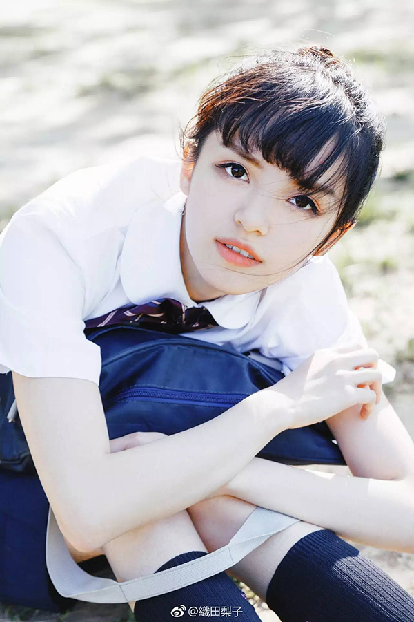 模特面部表情和动作,模特摆姿僵硬怎么拍摄