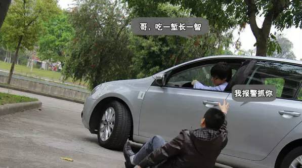 车门把手被人塞了硬币怎么办,车的门把手被夹了硬币怎么办