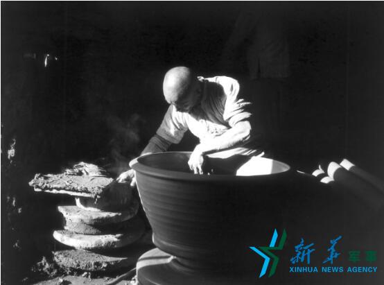 方大曾拍摄图片,方大曾在绥远前线采访时的留影