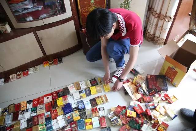 中国烟标收藏第一人,曾经的老烟民收藏的烟标