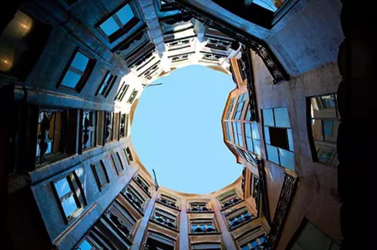 *局破**中等收入陷阱，营收过亿的藤门出了四张牌