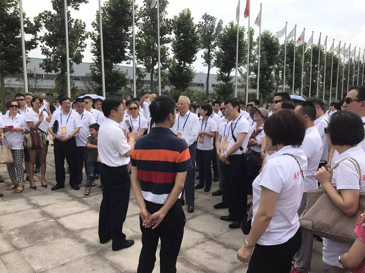 曾逐梦远方他乡，今逐梦丝路起点，物流园评论区已沦陷！