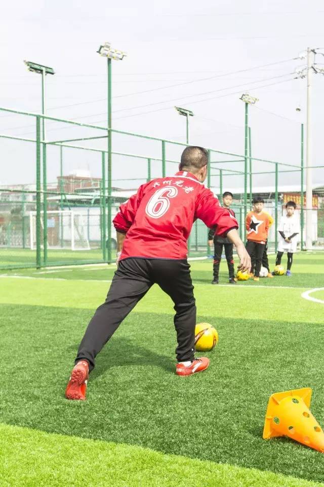 这个暑期，一起来踢球吧！海都足球俱乐部首期30个公益免年费名额等你来抢！
