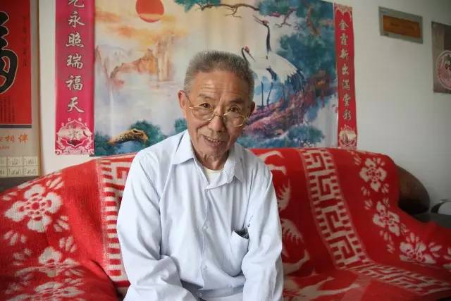 中国烟标收藏第一人,曾经的老烟民收藏的烟标