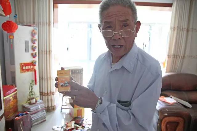 中国烟标收藏第一人,曾经的老烟民收藏的烟标