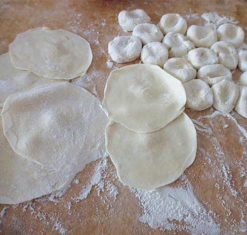 韭菜鸡蛋小茴香馅菜盒,茴香馅饺子好吃还是韭菜馅的好吃