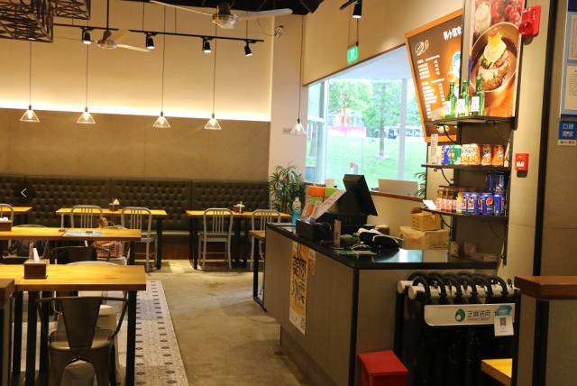 咳咳小哥，能给我来个梅雨天的freestyle吗？