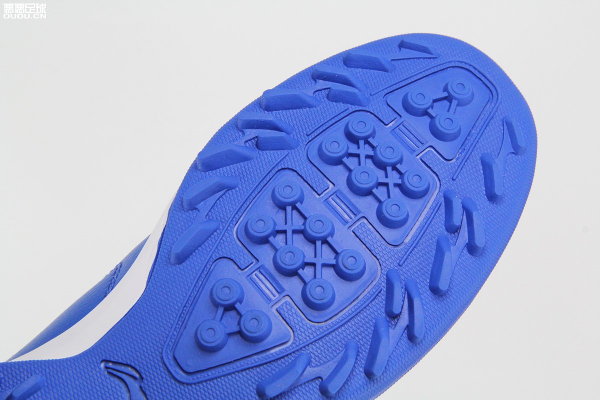 李宁锋锐足球鞋tf测评,李宁长歌2.0升级碎钉足球鞋测评