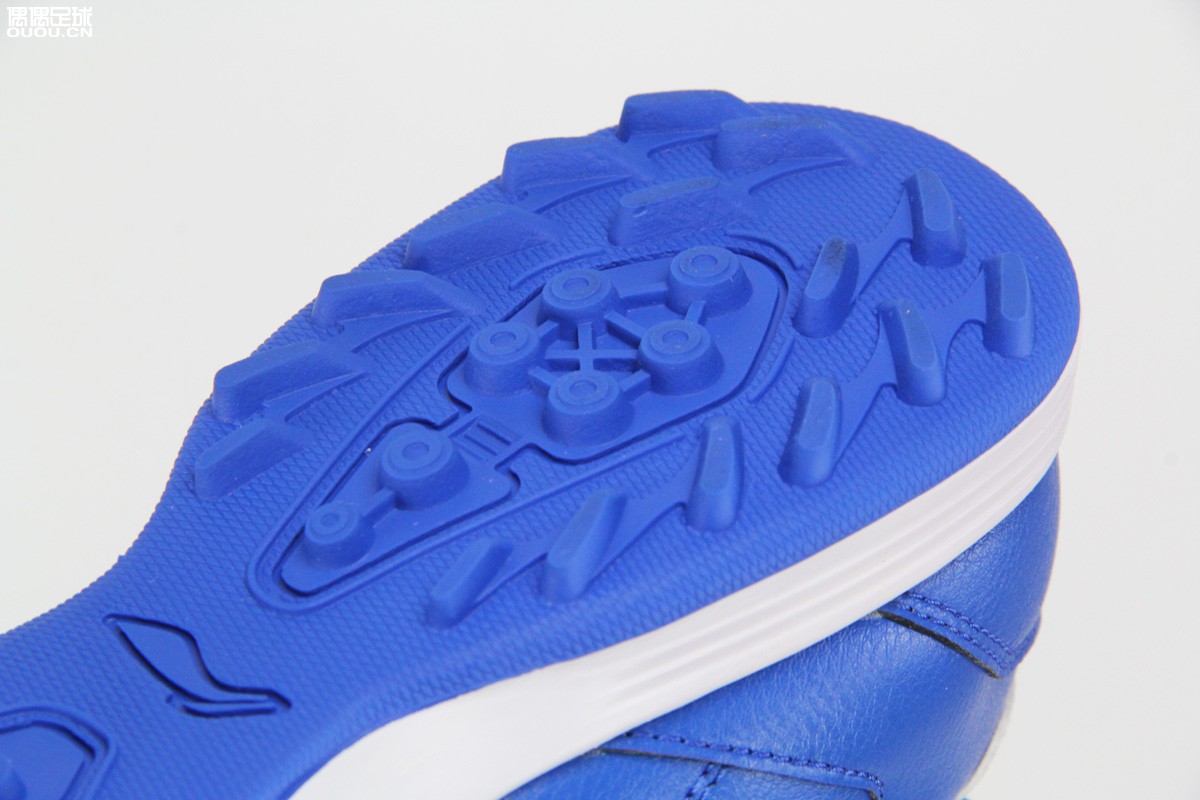 李宁锋锐足球鞋tf测评,李宁长歌2.0升级碎钉足球鞋测评