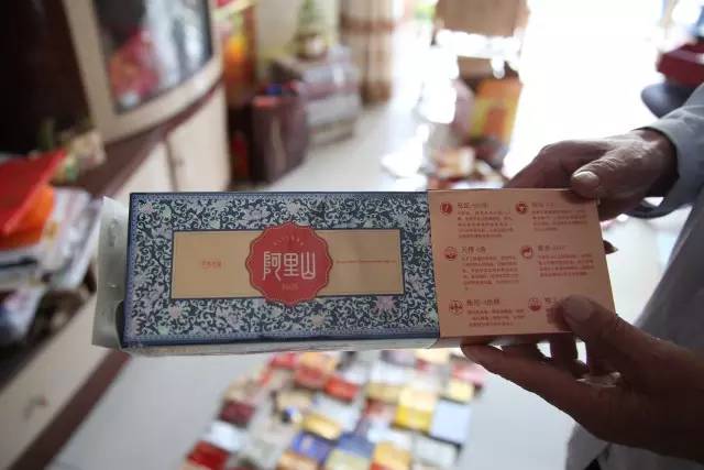 中国烟标收藏第一人,曾经的老烟民收藏的烟标