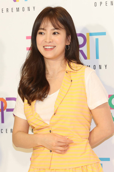 “瓷肌”美人宋慧乔都去结婚了你却还在和毛孔做斗争