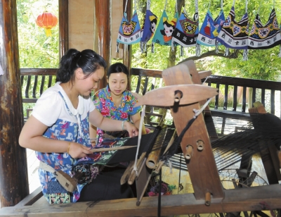 土家吊脚楼,吊脚楼的土家妹