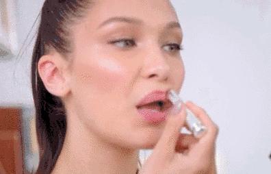 怎样涂口红不会掉,正确涂口红且不掉的方法