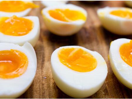鸡蛋营养在蛋清还是蛋黄,怎么样吃鸡蛋营养更高