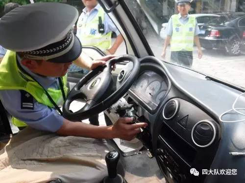 交警查缉盗抢车辆,长治交警夜查摩托车炸街行为