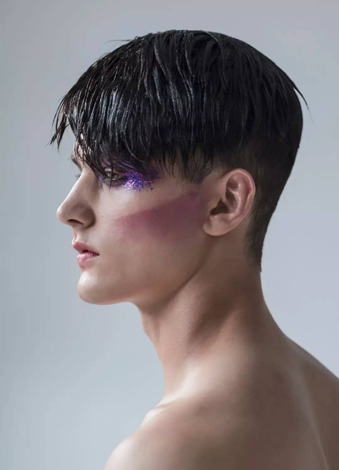 男人要成长和提升自己,男人要努力挣钱提高生活水平