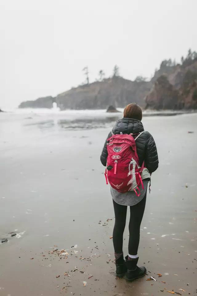 哪个大牌包包男士好看又实用,目前比较流行的男士包