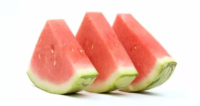 只坏一点点的苹果,只坏了一半的水果可以切下来吃吗