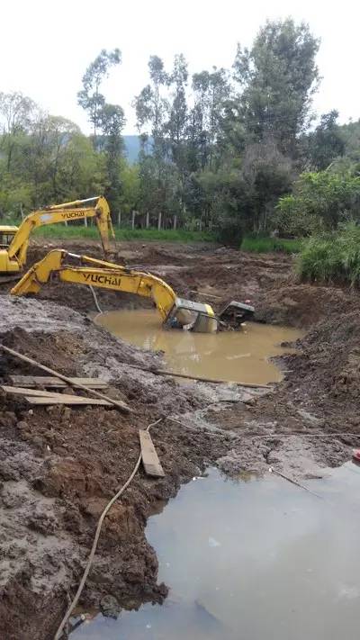 维修机械师傅的心酸,机械设备维修是非常辛苦的工作