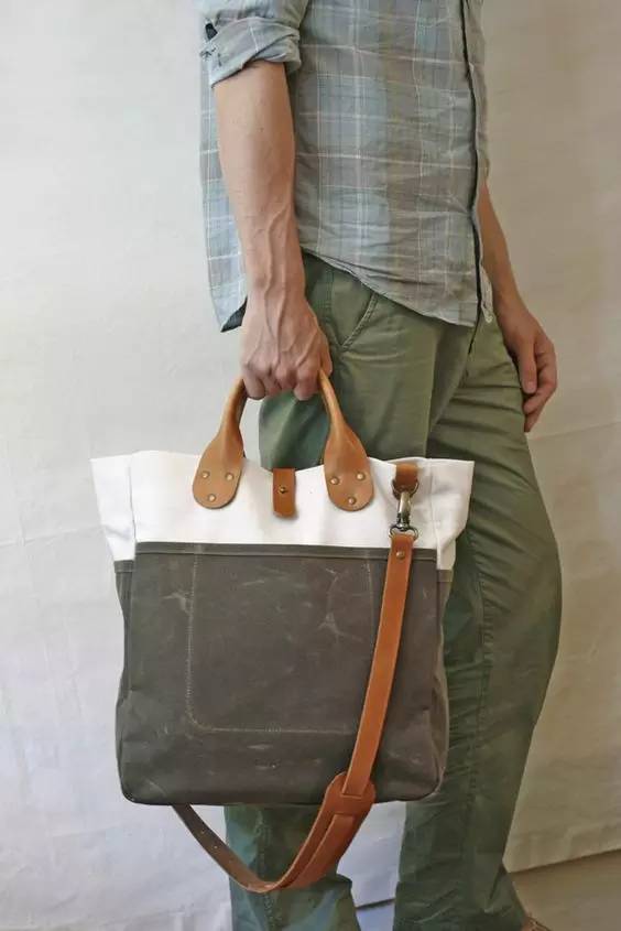 哪个大牌包包男士好看又实用,目前比较流行的男士包