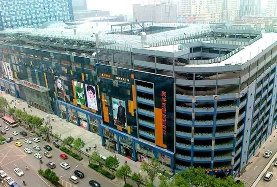 为啥女孩都喜欢去小寨逛,为什么说来西安一定要去小寨