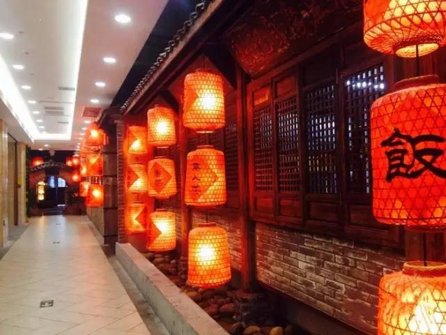 为啥女孩都喜欢去小寨逛,为什么说来西安一定要去小寨