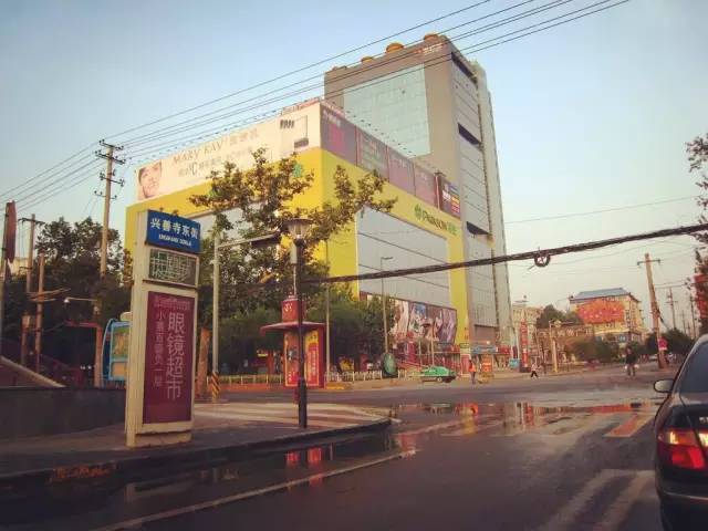 为啥女孩都喜欢去小寨逛,为什么说来西安一定要去小寨