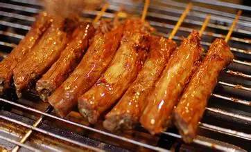 为啥女孩都喜欢去小寨逛,为什么说来西安一定要去小寨