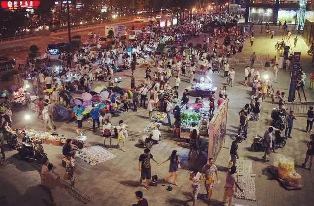 为啥女孩都喜欢去小寨逛,为什么说来西安一定要去小寨