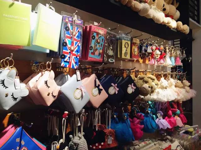 为啥女孩都喜欢去小寨逛,为什么说来西安一定要去小寨