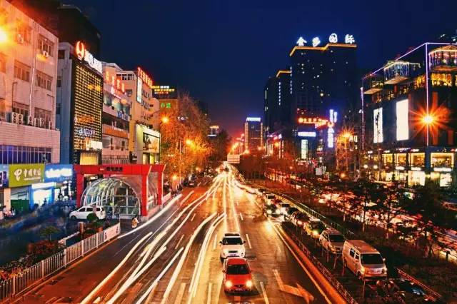 为啥女孩都喜欢去小寨逛,为什么说来西安一定要去小寨