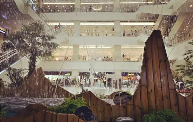 为啥女孩都喜欢去小寨逛,为什么说来西安一定要去小寨