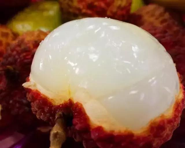 红楼花木志｜荔枝：和缠丝白玛瑙碟子最搭配的水果