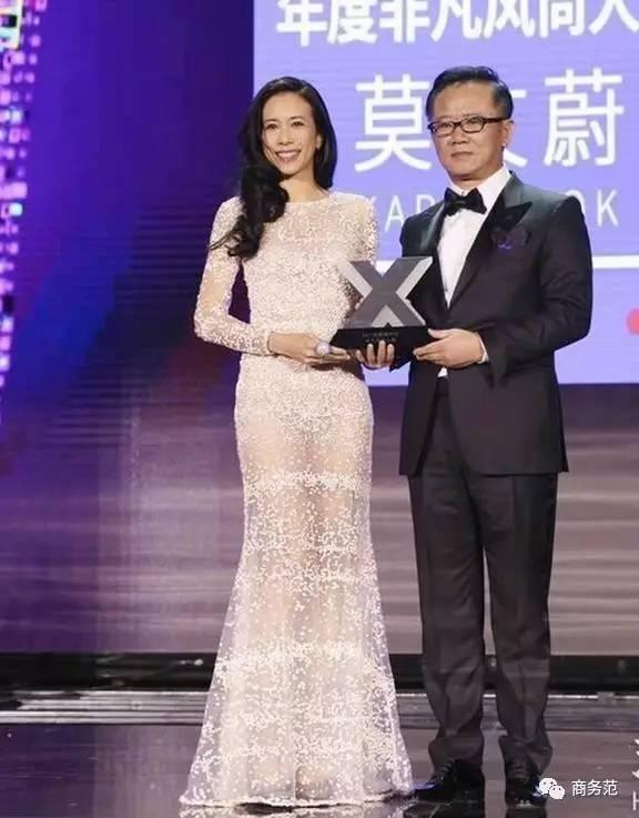 65万颗水晶打造的婚礼,施华洛世奇继承人款婚纱
