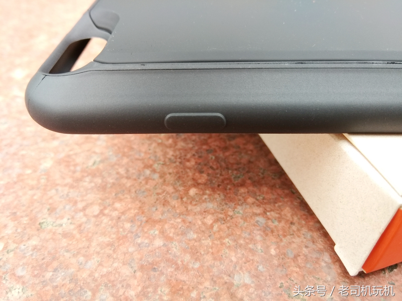 图拉斯充电宝对比苹果外接电池,苹果图拉斯磁吸充电宝真实测评